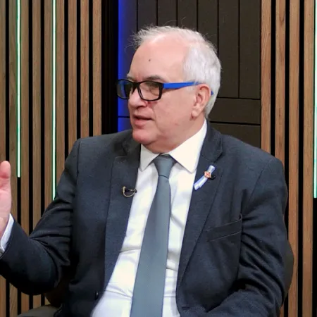 Patricio Lons cuestionó la historia oficial: "La independencia le sirvió a los británicos"