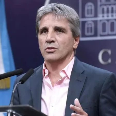 Caputo presentó la hoja de ruta para 2026 y 2027: cómo garantiza los vencimientos