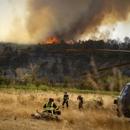 Europa combate incendios récord mientras miles de personas son evacuadas