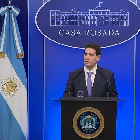Ravier habló de Espert y Adorni: qué dejó la conferencia oficial