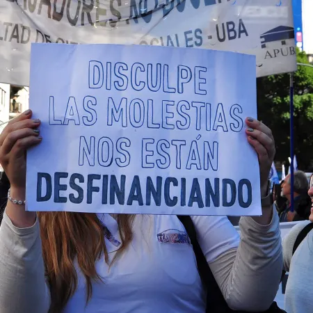 Dura advertencia al Gobierno: científicos denuncian un éxodo de investigadores