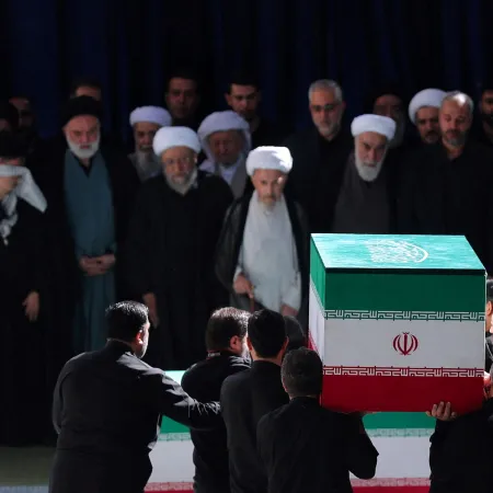 Khamenei: la imagen del funeral que revela el desgaste real del poder iraní