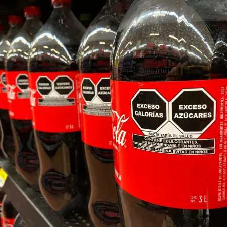Dibujos, marketing y cajas: el proyecto K que endurece la Ley de Etiquetado