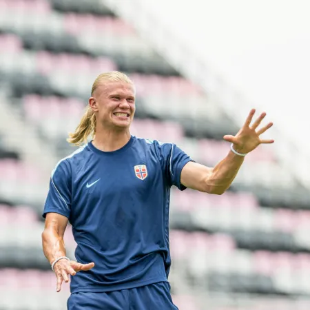 Inglaterra vs. Noruega por el Mundial: hora, TV y formaciones con Kane y Haaland