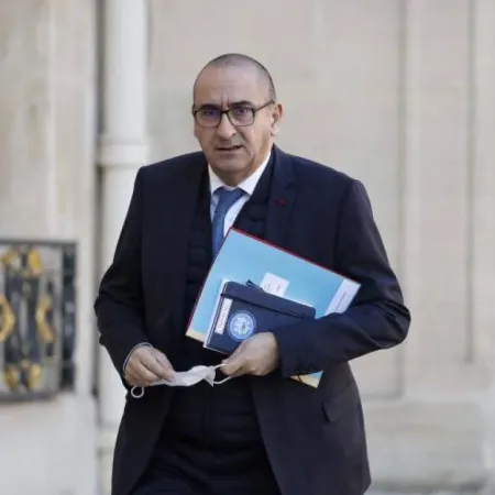 Francia investiga un vehículo armado junto a una sinagoga de Sarcelles