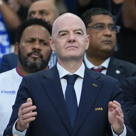 Gianni Infantino reconoció que la FIFA evalúa un Mundial con 64 equipos