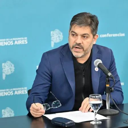 Carlos Bianco cruzó a Máximo Kirchner y fijó la postura del kicillofismo