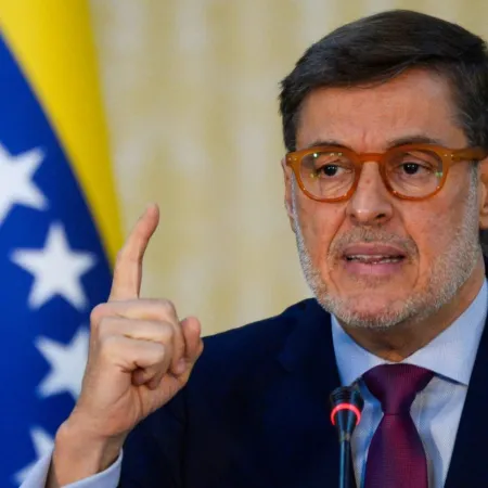 Félix Plasencia vuelve al poder y promete ordenar la diplomacia venezolana