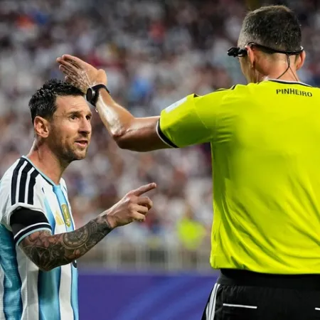 Qué le dijo Lionel Messi al árbitro João Pinheiro en el partido contra Suiza