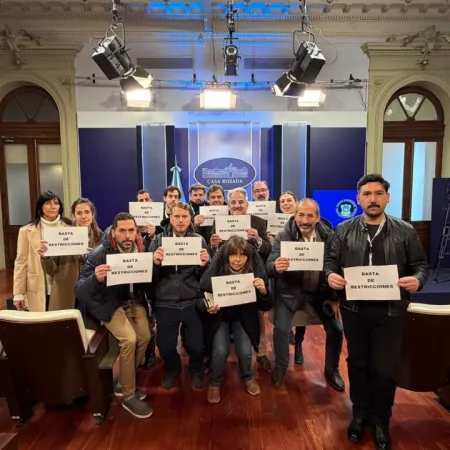 Crecen las quejas de periodistas por las restricciones para trabajar en la Casa Rosada