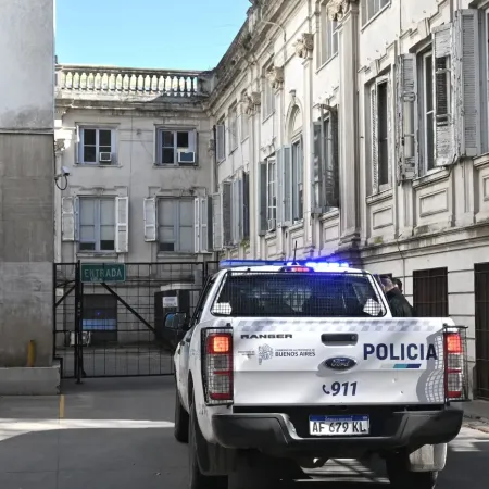 Entró al estacionamiento de los tribunales platenses y se llevó una moto 0 kilómetro