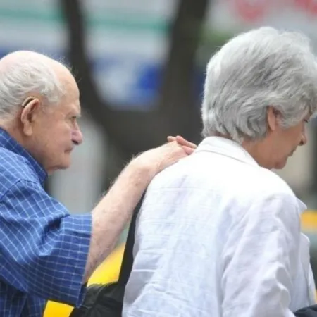 Inflación de junio 1,9%: qué pasa con las jubilaciones y el boleto de colectivo desde agosto