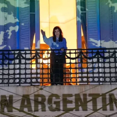 El festejo por la Selección dejó una postal política con Cristina en el balcón