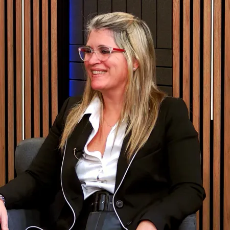 Analía Raña Sá: la abogada que puso en debate la Justicia, la IA y la familia