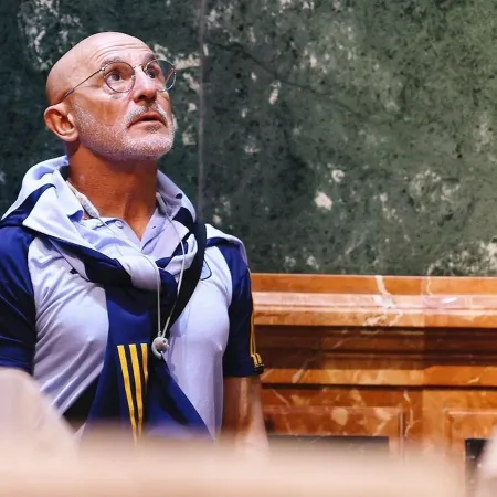 El entrenador de España contó por qué reza antes de cada partido y qué le pide a Dios