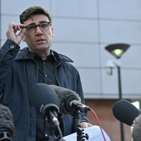 Andy Burnham toma el control laborista para frenar el avance de Reform UK