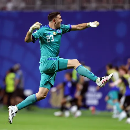 La promesa del Dibu Martínez en AFA Estudio: ¿se retira después del Mundial?