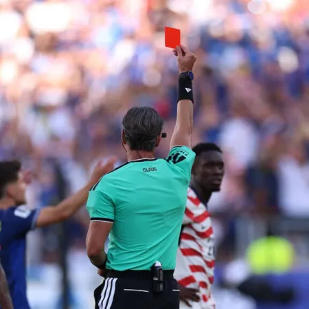 Qué dijo Folarin Balogun, figura de Estados Unidos, sobre la tarjeta roja en el Mundial