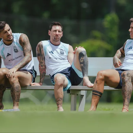 Molina o Montiel y el posible equipo de Scaloni para jugar la final del Mundial con España