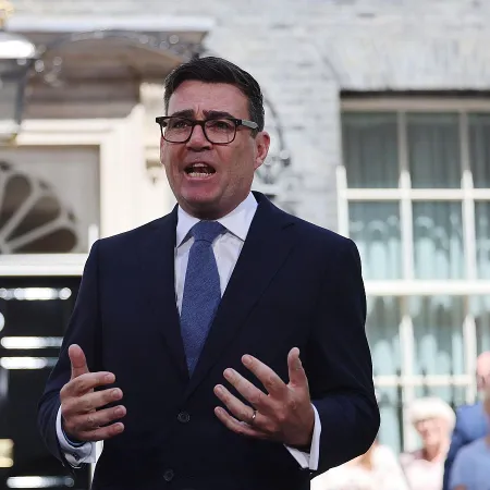 Andy Burnham asume en Downing Street y redefine el futuro político de Reino Unido