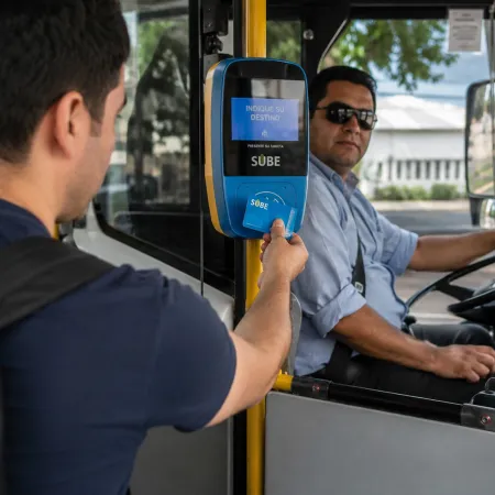 Cambian los colectivos en PBA: Kicillof promulgó la ley para choferes y pasajeros