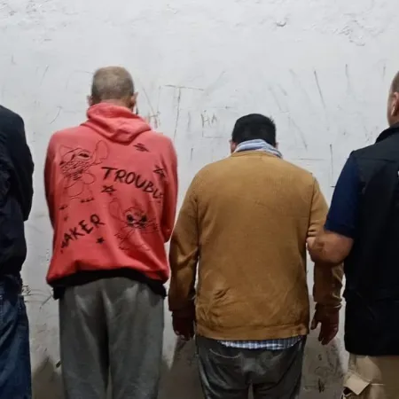 Se camuflaron entre los deliveries y sorprendieron a una banda narco en pleno barrio Fisherton