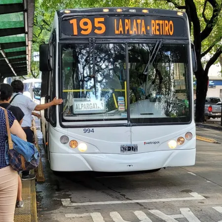 Línea 195 CABA-La Plata: el Gobierno sacó ramales y lanzó un nuevo servicio