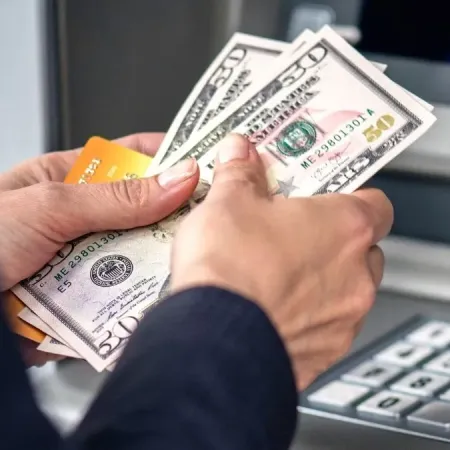 El BCRA habilitó el pago de salarios en dólares: cómo funcionará y a quiénes alcanza