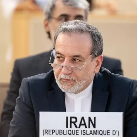 Araghchi reconstruyó el ataque que mató a Khamenei y consolidó a su hijo