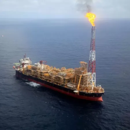 Estados Unidos e Irán bajan la tensión y el Brent cae: impacto directo en la región