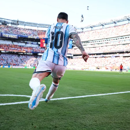 Malvinas en la camiseta: el proyecto que cambiaría la ropa de la Selección