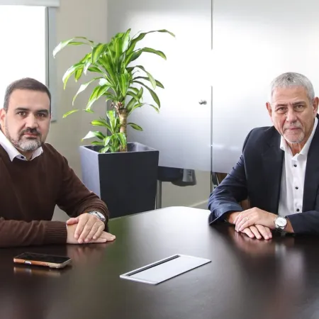 Ferraresi y Luayza, con Kicillof en el radar, discuten el rumbo bonaerense contra Milei