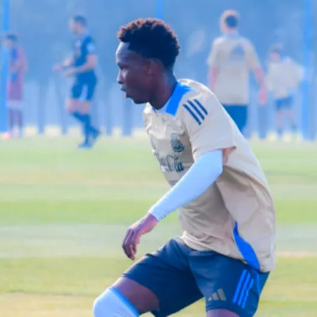 Kiki Ramos, el juvenil de Vélez nacido en Haití que debutó en la Sub 17