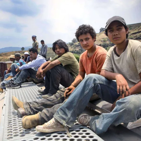 La frontera se cerró y ahora la espera en México pega en salud, estudios y techo