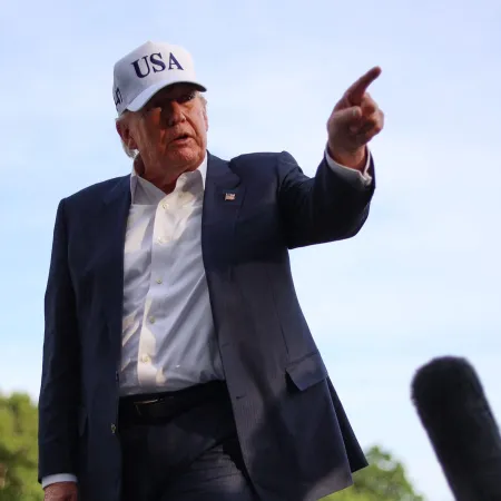 Trump lleva la crisis de Ceuta a Camp David y apunta contra Pedro Sánchez