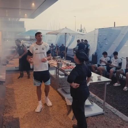 Dibu Martínez mostró el tradicional asado de la Selección, en la previa del partido ante Cabo Verde