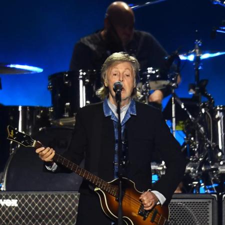 Paul McCartney sorprendió en la boda de Taylor Swift con un clásico de The Beatles