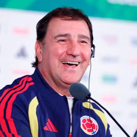 Néstor Lorenzo renovó su contrato y seguirá al frente de la selección colombiana