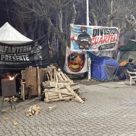 Santa Cruz en alerta: la Policía mantiene el acampe y crece la presión sobre Vidal