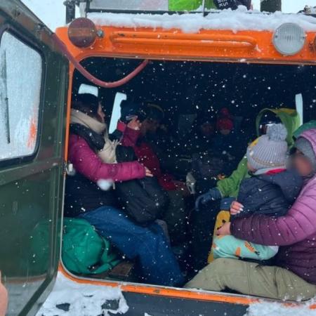 Mendoza: rescataron a 30 personas en la cordillera tras un temporal de nieve