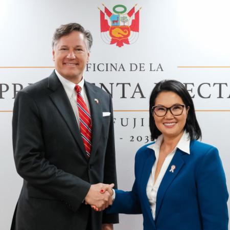 Keiko acerca Perú a Estados Unidos sin romper el vínculo comercial con China