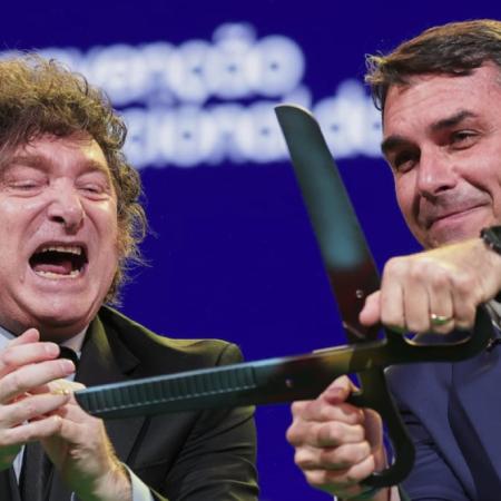 Javier Milei respaldó a Flávio Bolsonaro y recibió la máxima distinción de San Pablo