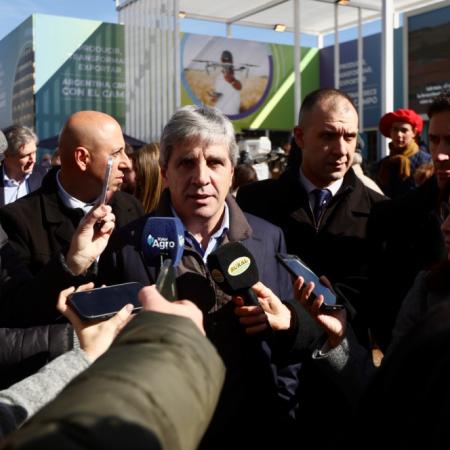 En la previa de Milei en la Rural, Caputo desactivó anuncio sobre baja en retenciones