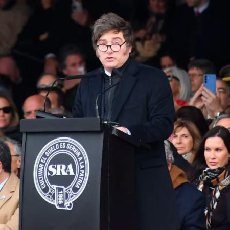 Milei insultó a De Mendiguren en La Rural: “Vos, ladrón, vos arruinaste el país”