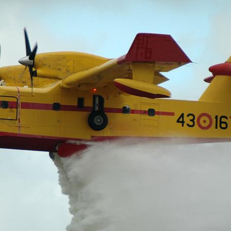 España pide cuatro aviones y Grecia e Italia envían Canadair