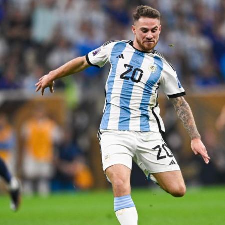 El chiste de Alexis Mac Allister que recuerdan los hinchas ingleses antes de la semifinal