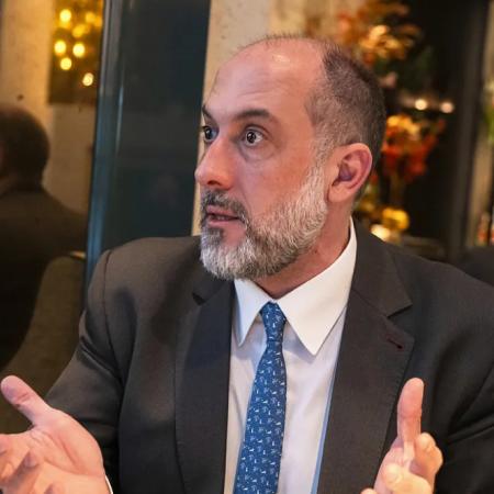 Compararon con Adorni a un ministro de Llaryora en Córdoba: qué explicó