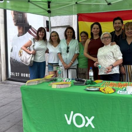 Edmaly Maucó y VOX Madrid: el gesto que amplifica la voz de la diáspora