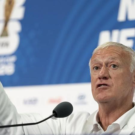 Deschamps apuntó contra el árbitro tras perder la semifinal ante España