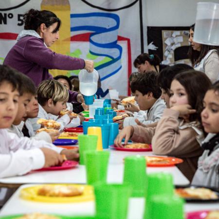 PBA aumenta el Servicio Alimentario Escolar para 2,5 millones de chicos: cuánto invierte